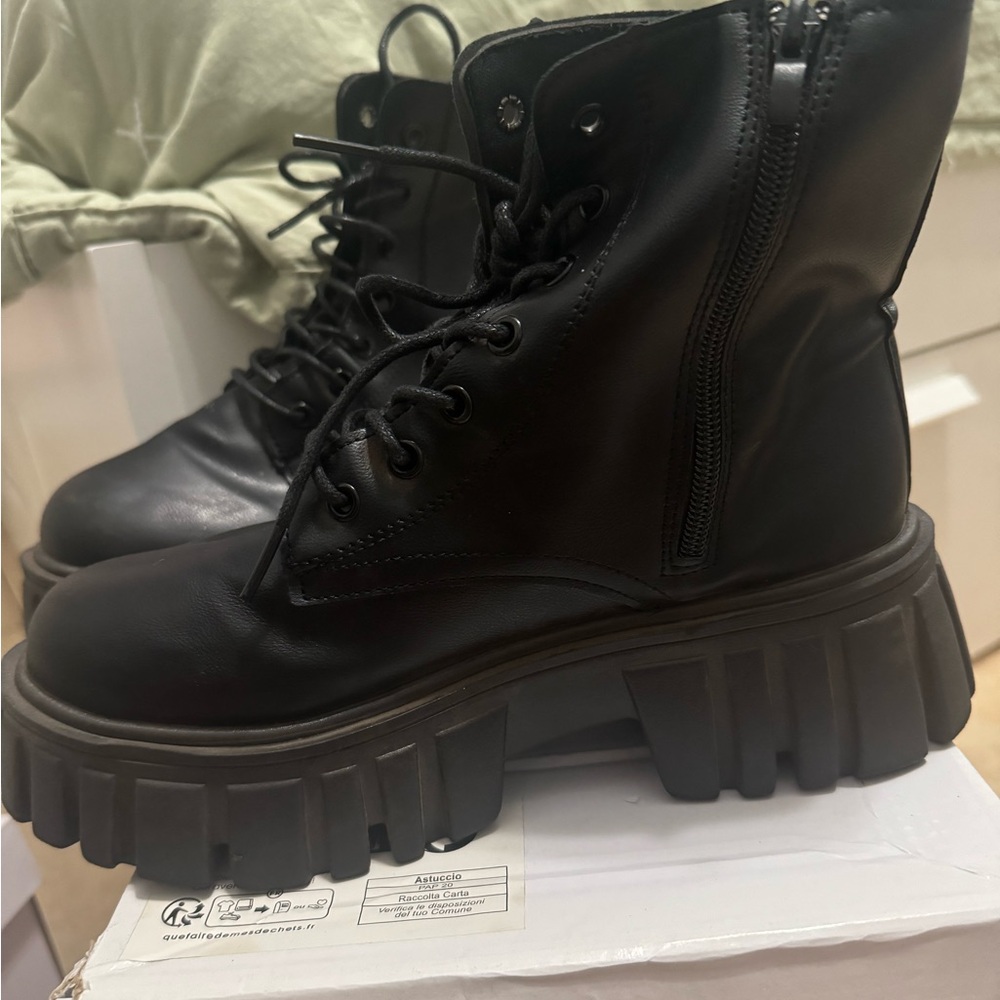 BOOTS- FALL VINTAGE